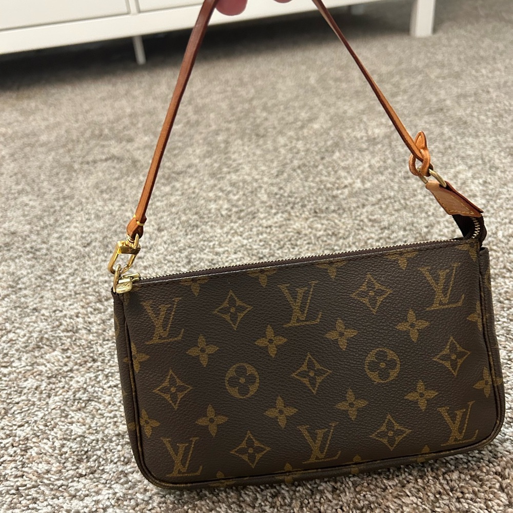 Authentic Louis Vuitton Pochette 
Code VI0070
Bought on Poshmark